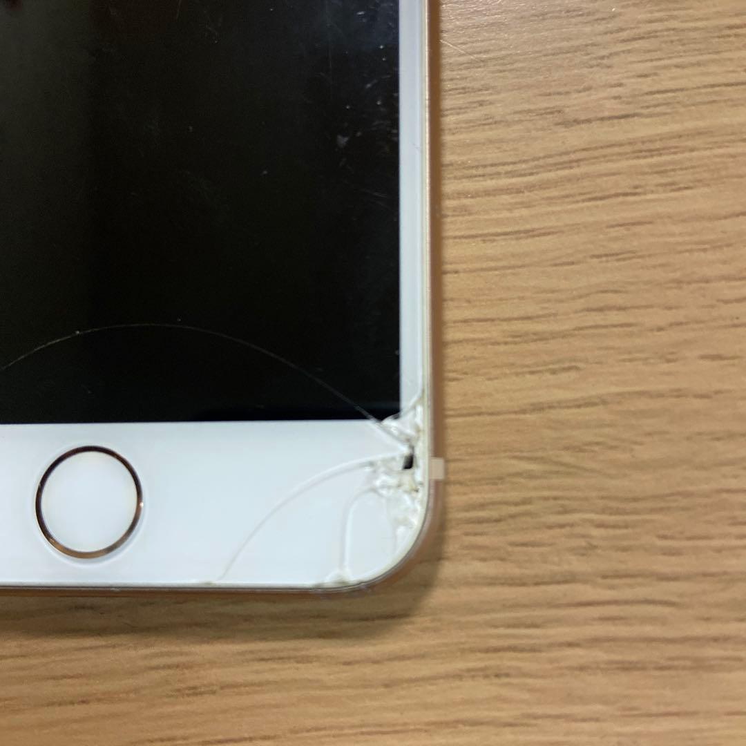 Apple iPhone 8 ホワイト 画面にひびあり