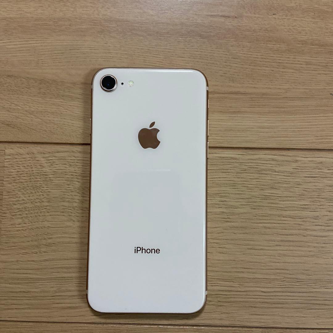 Apple iPhone 8 ホワイト 画面にひびあり