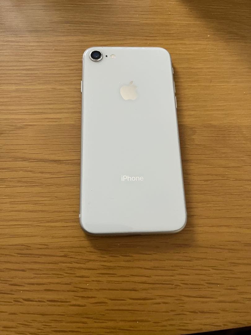 Apple iPhone 8 シルバー 本体【1月5日20時まで出品】