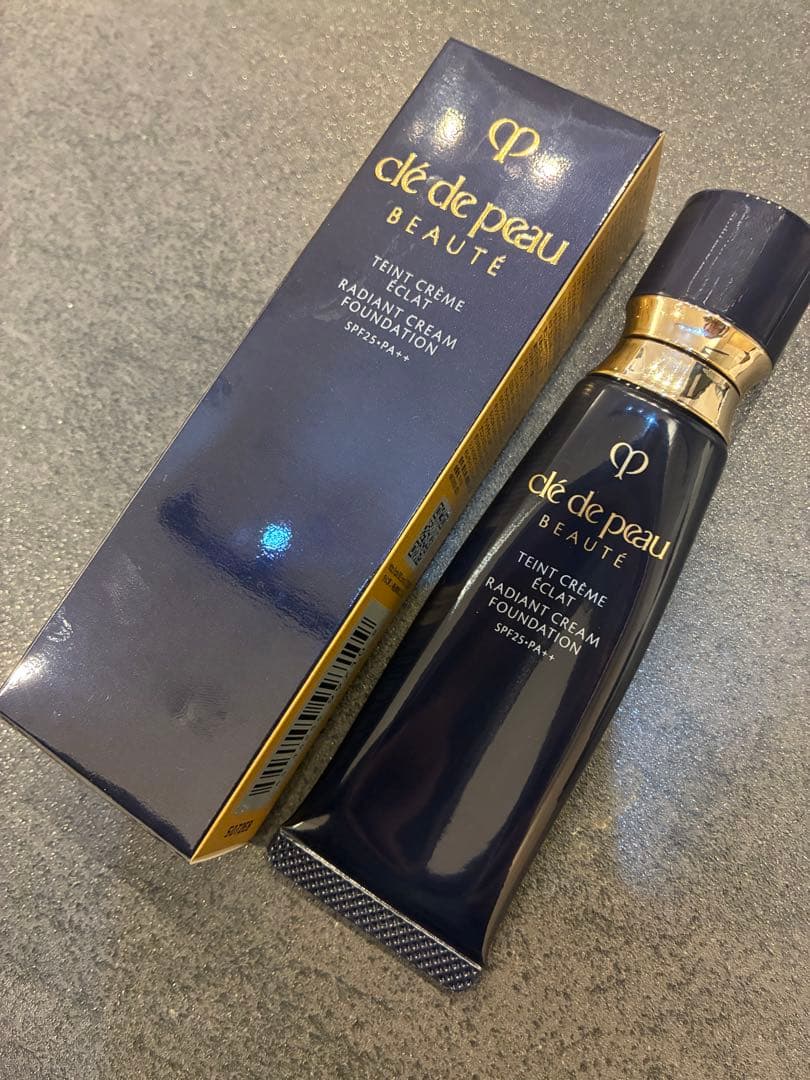 クレ・ド・ポー ボーテ　タンクレームエクラｎ　オークル10 ほぼ新品