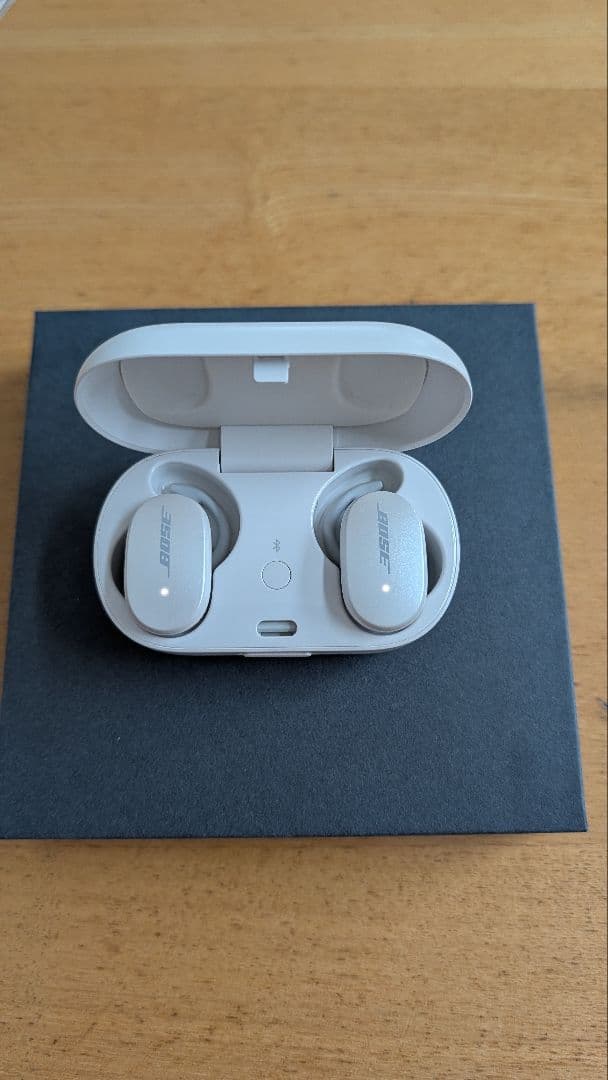 BOSE　ノイズキャンセリング　イヤホン　オフホワイト　美品