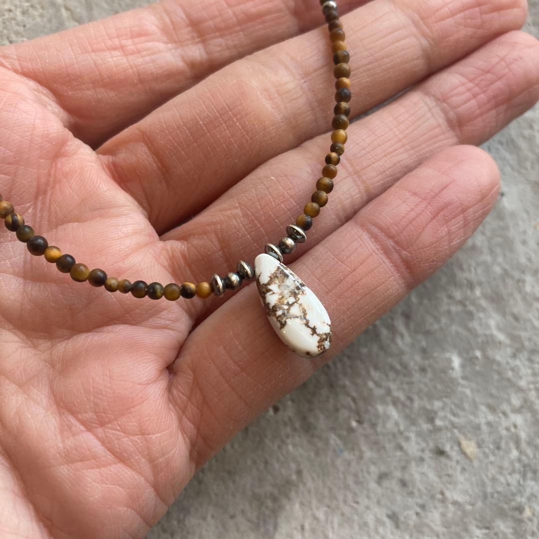 hira様 小粒タイガーアイとワイルドホース、ナバホパールのデザインネックレス