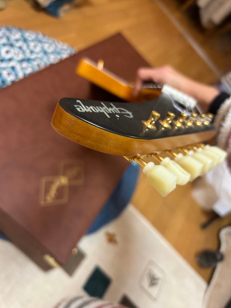 Epiphone by Gibson Korina Explorer ケース付き