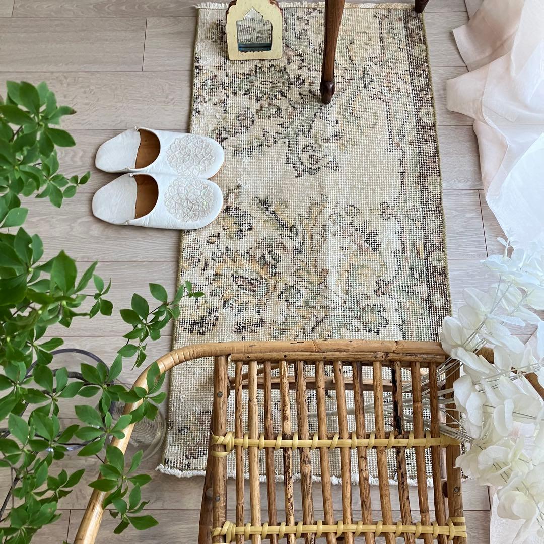 ミルキーベージュ50×100✳︎淡グリーンフラワー　ココア　トルコヴィンテージラグ