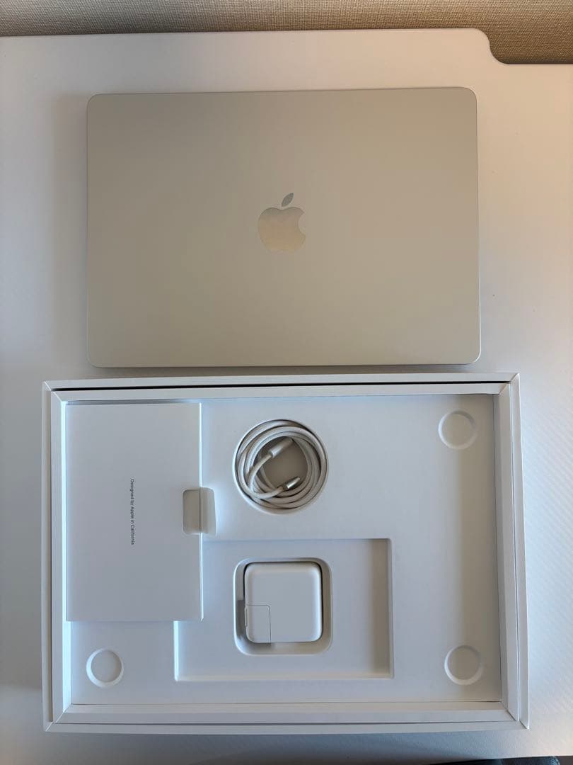 【美品・傷なし】M2 MacBook Air 13インチ スターライト 8GB