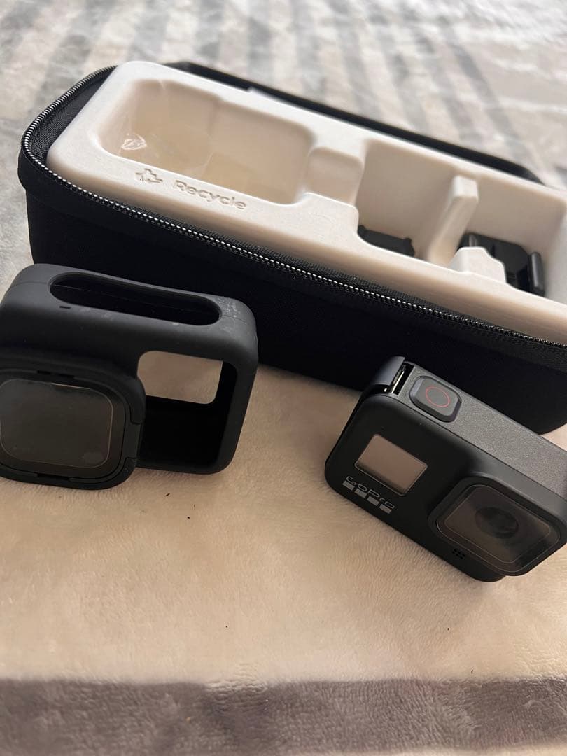 GoPro Hero 8 Black、バッテリーとアクセサリー付き。