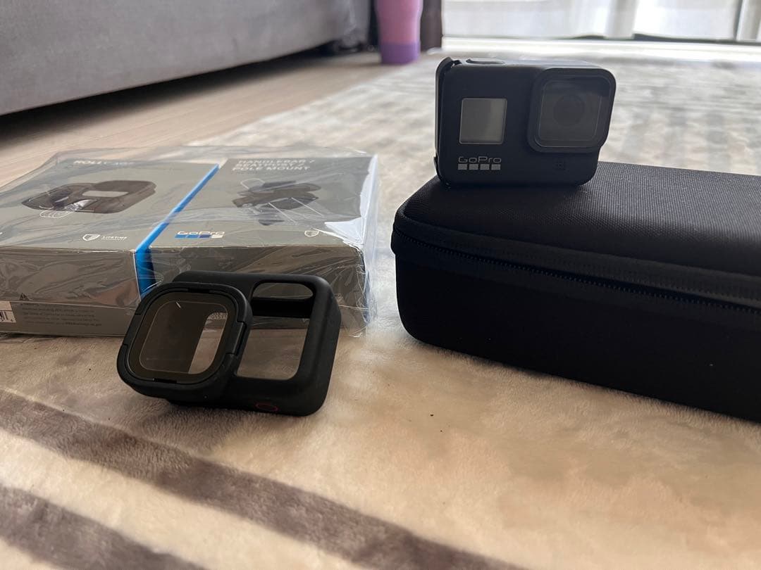 GoPro Hero 8 Black、バッテリーとアクセサリー付き。