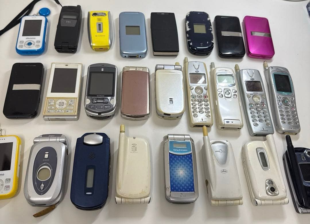 多色折りたたみ携帯電話25個セット　ジャンク