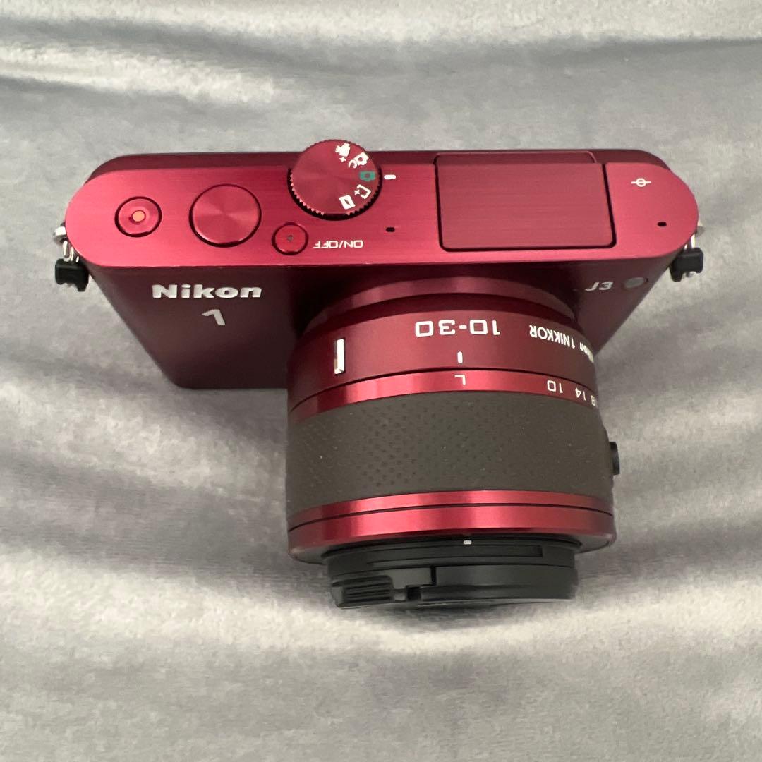 Nikon 1 J3 レッド 10-30mmレンズ付き