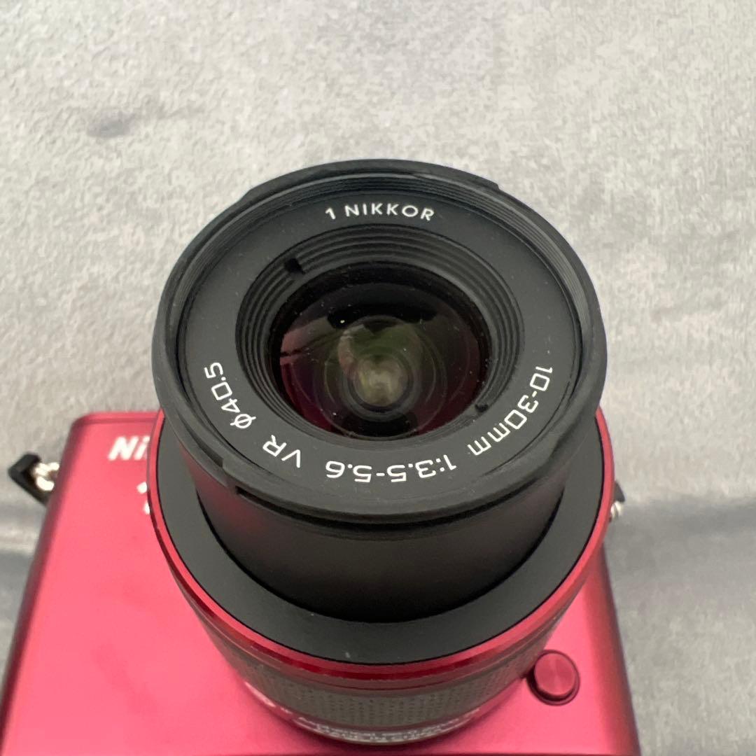 Nikon 1 J3 レッド 10-30mmレンズ付き
