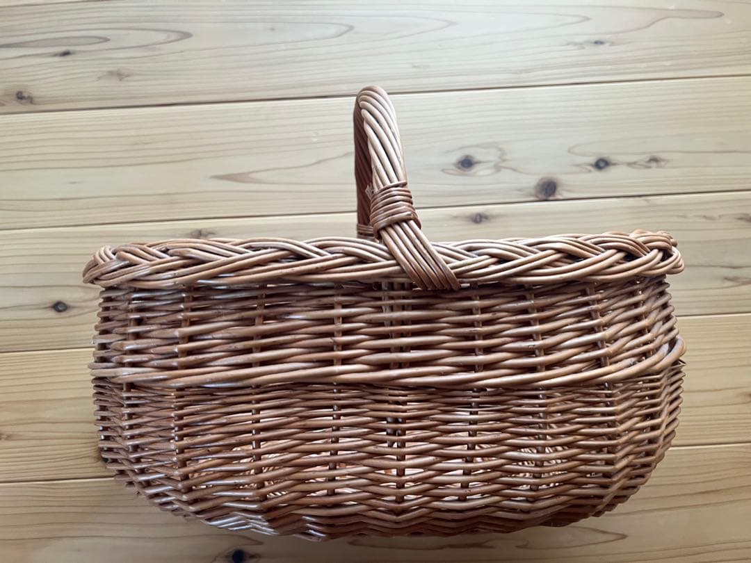 北欧製　籐製楕円形バスケット