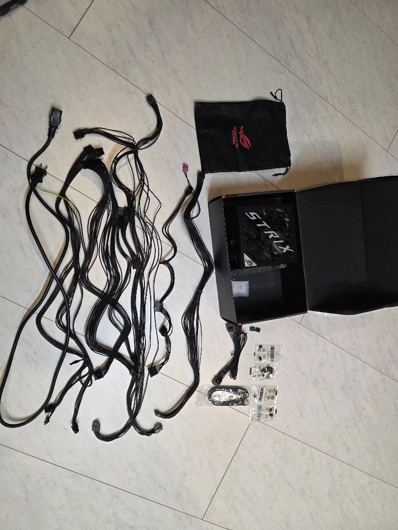 ROG STRIX 1200W Platinum ATX 3.1　美品