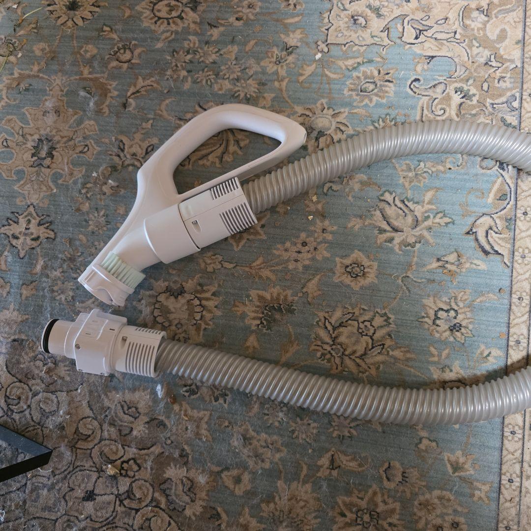 東芝クリーナー VC-S610X (w)2024製本体とホース