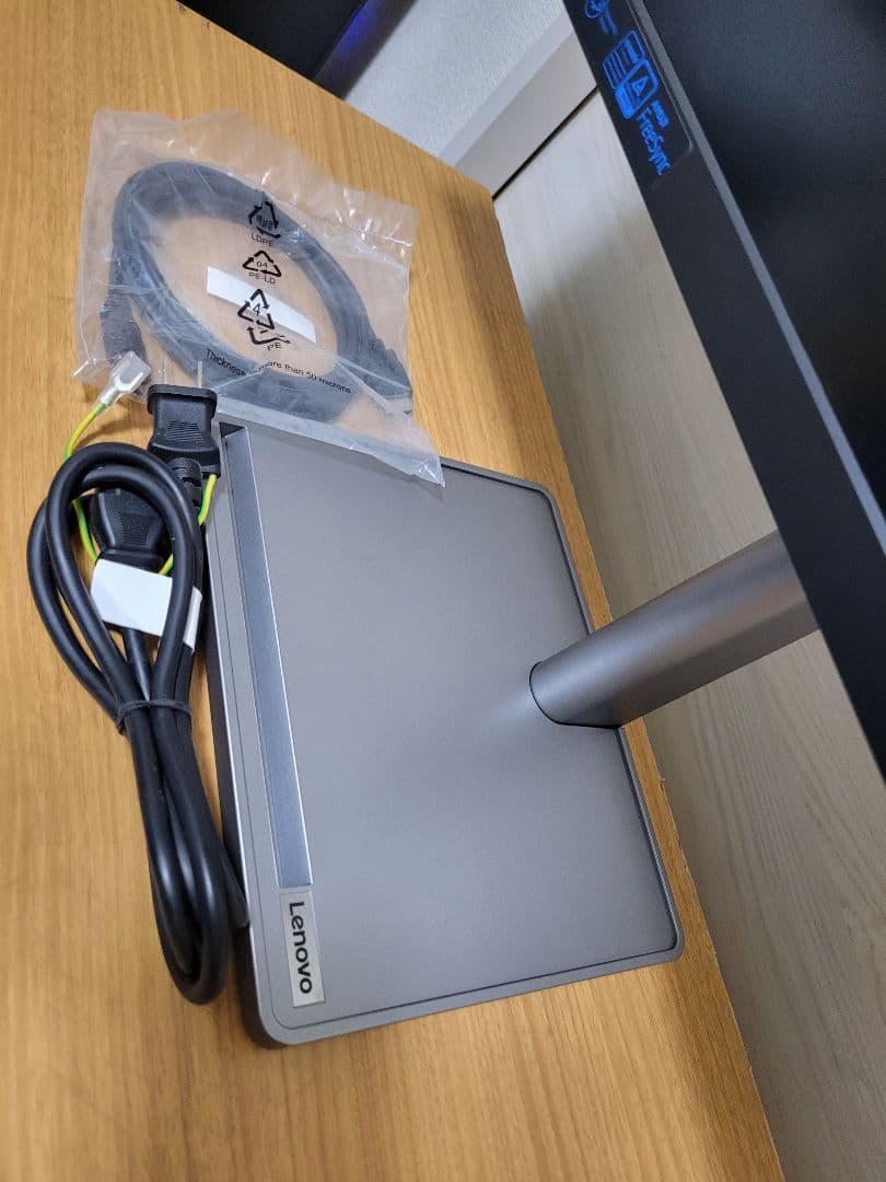 美品　Lenovo　28インチ 4Kゲーミングモニター L28u-35