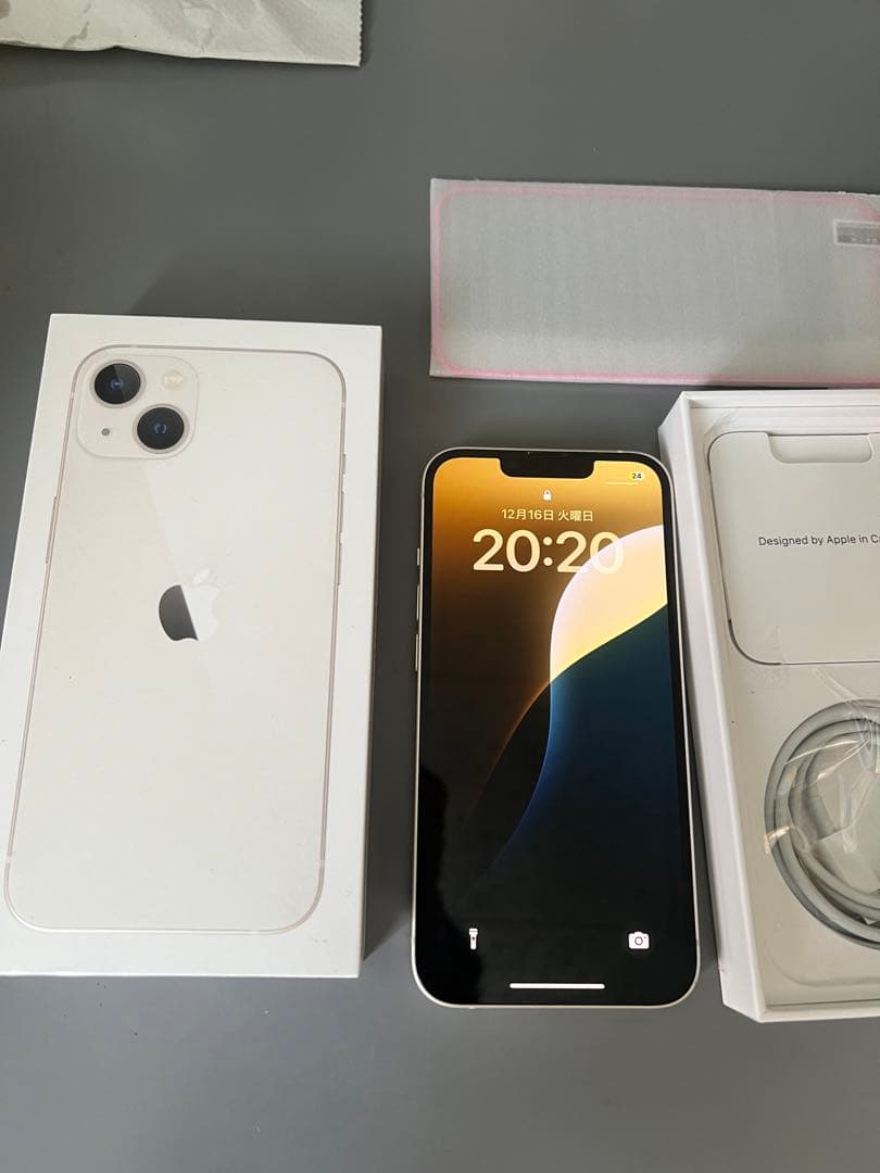 Apple iPhone 13 ホワイト 中古美品 5000mAhバッテリー付き