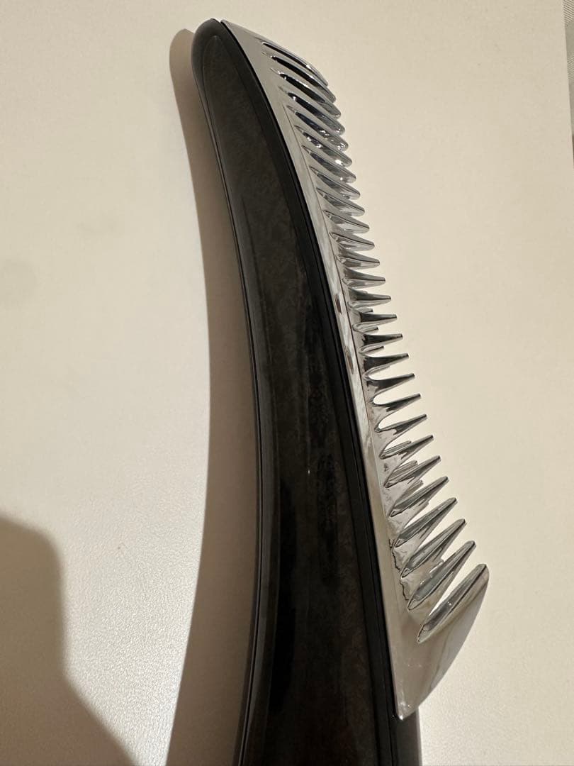 美品　PYR パイラブラッシュ　美顔器　コーム型　新品頭皮セラム　電気ブラシ