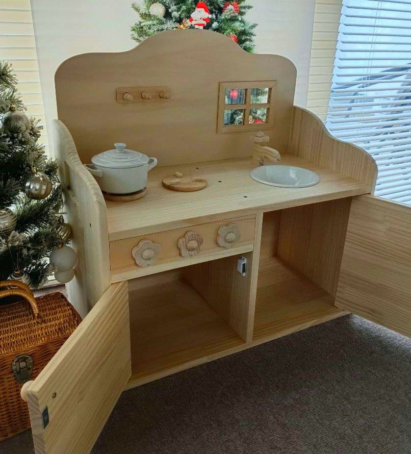 ୨୧ 愛です ୨୧ 木製おままごとキッチン　窓付きタイプ ୨୧