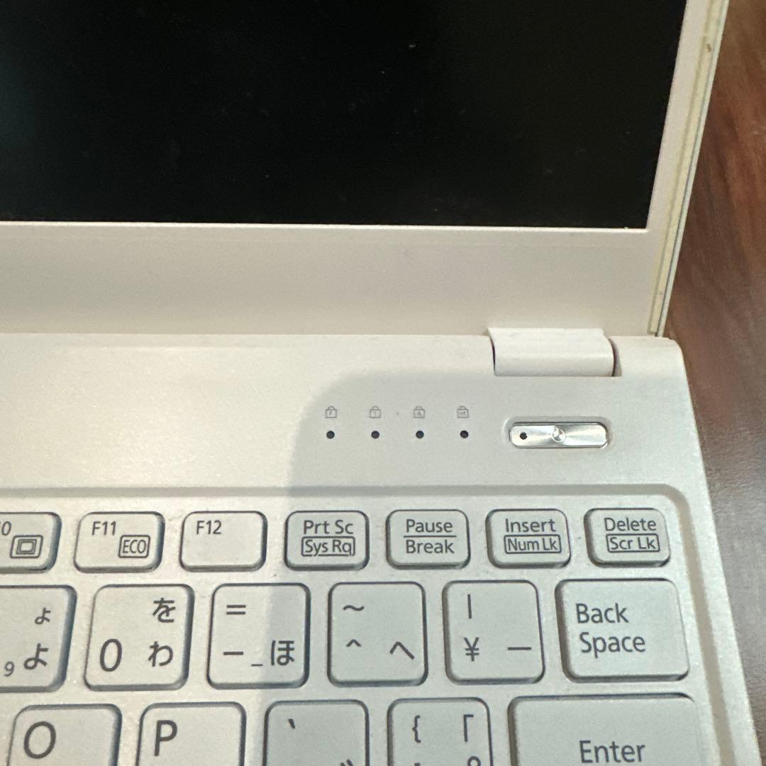 富士通 LIFEBOOK UH75/B3 ホワイト