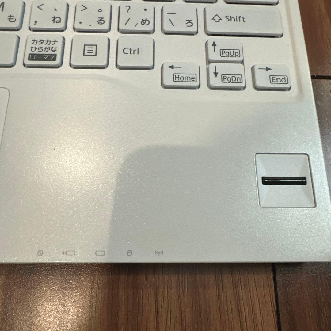 富士通 LIFEBOOK UH75/B3 ホワイト