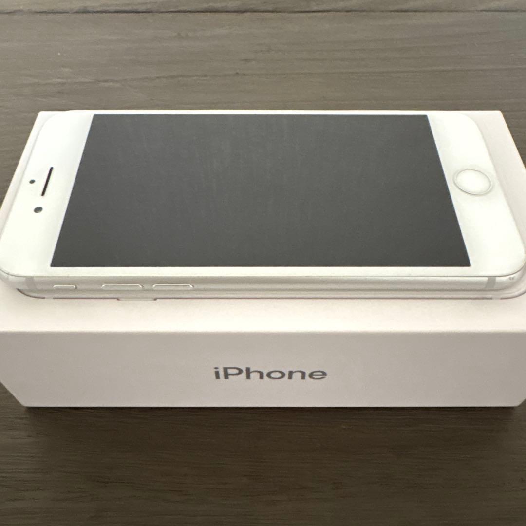 iPhone8 本体 64GB シルバー SIMフリー 初期化済 ロック解除済