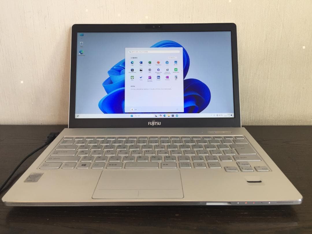 富士通 SH75/M 13.3型高解像度TFT　軽量・コンパクトノート