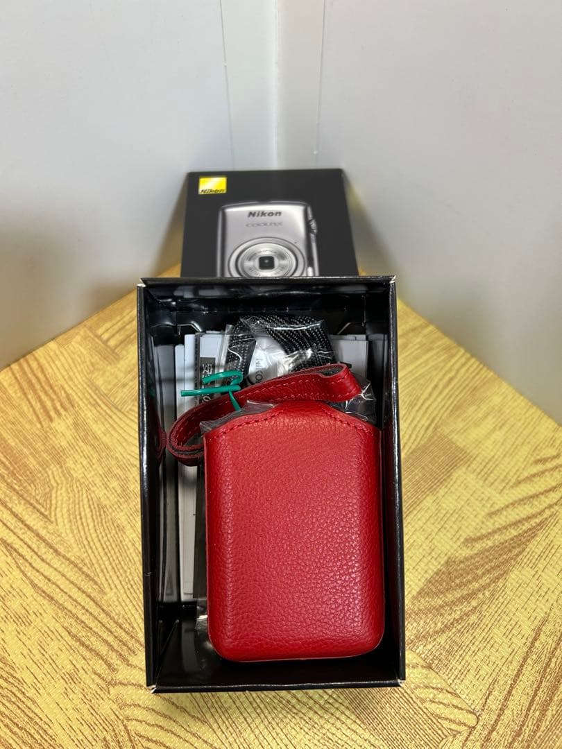 新品箱入り！Nikon Coolpix S01 レッド　コンパクトデジタルカメラ