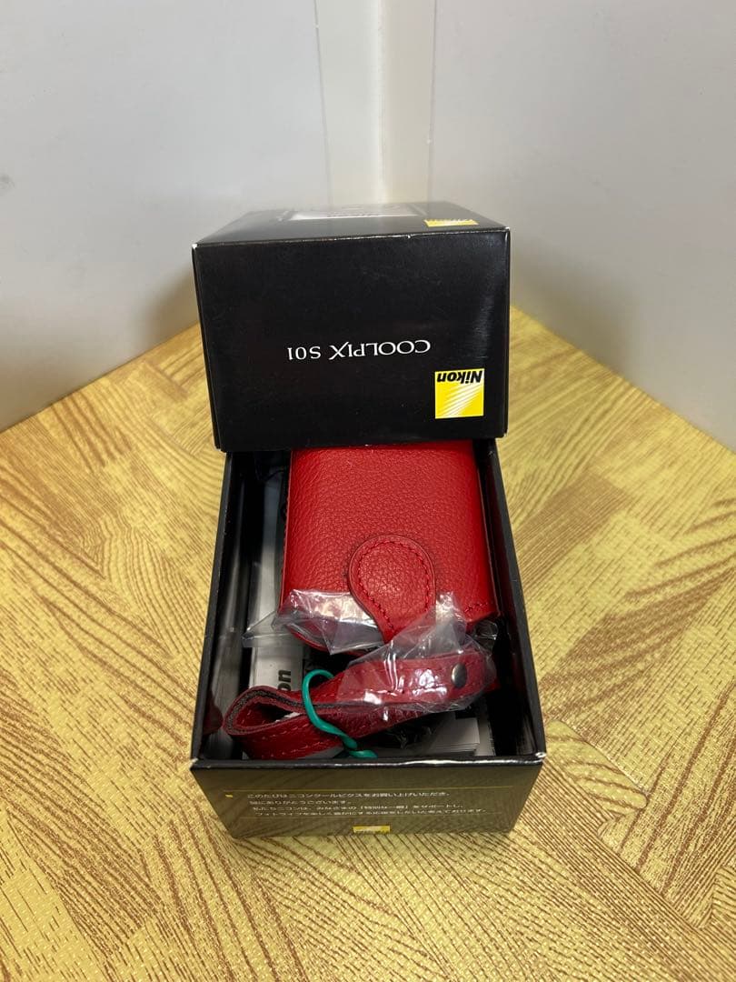 新品箱入り！Nikon Coolpix S01 レッド　コンパクトデジタルカメラ