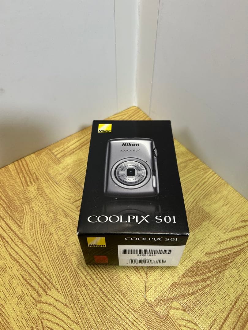 新品箱入り！Nikon Coolpix S01 レッド　コンパクトデジタルカメラ