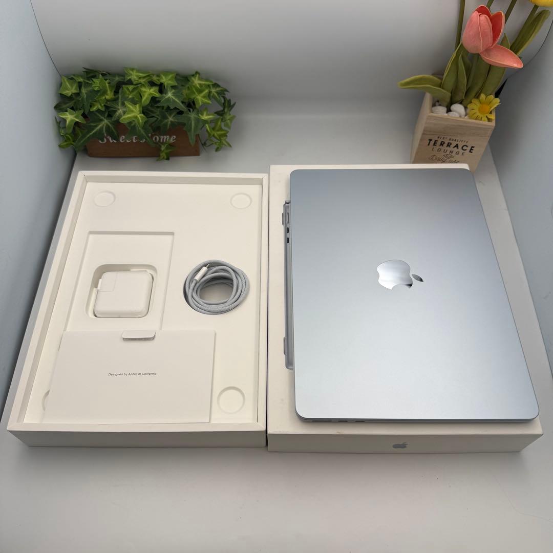 【ほぼ新品】MacBook Air M4 14インチ 2025 16 / 256