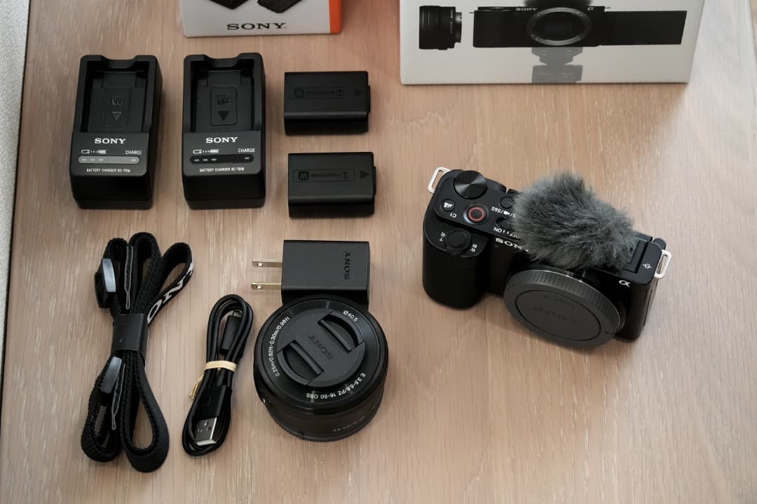 ソニー ZV-E10L パワーズームレンズキット、バッテリーx3、充電器x2