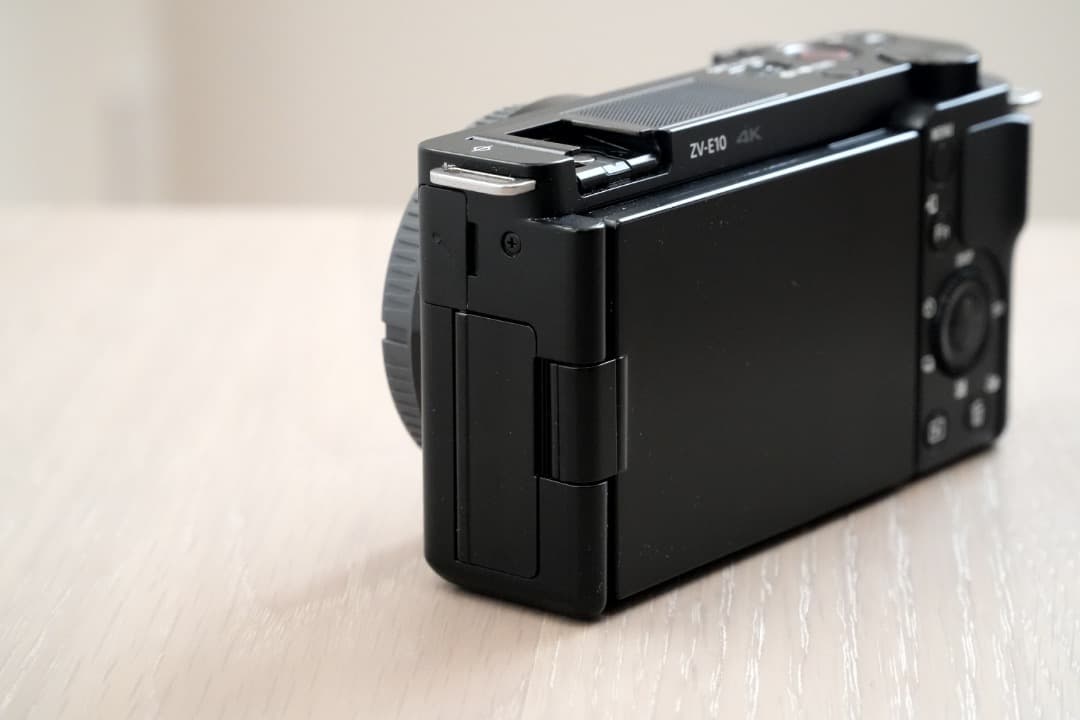 ソニー ZV-E10L パワーズームレンズキット、バッテリーx3、充電器x2