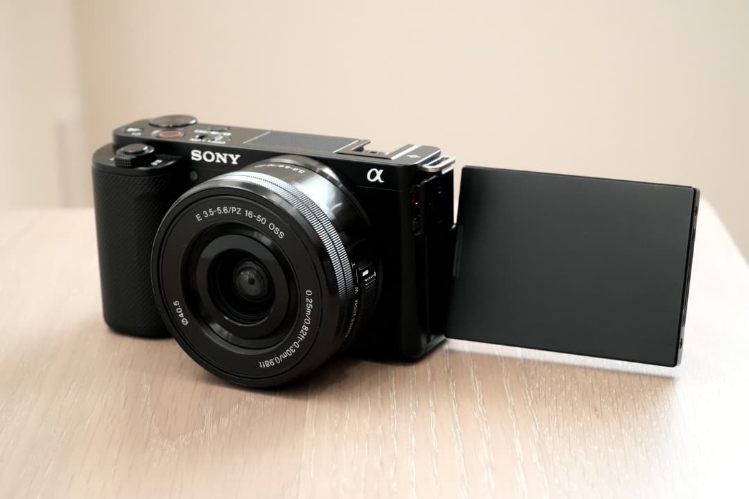 ソニー ZV-E10L パワーズームレンズキット、バッテリーx3、充電器x2