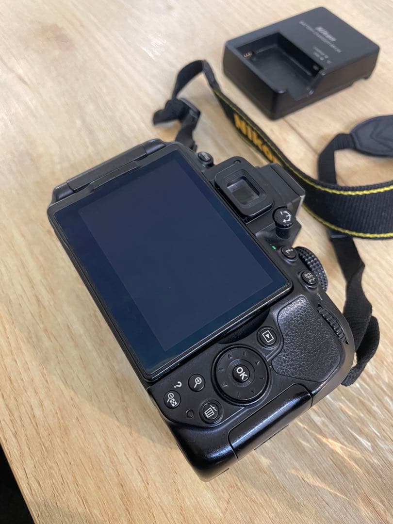 Nikon D5300 デジタル一眼レフカメラ 本体のみ