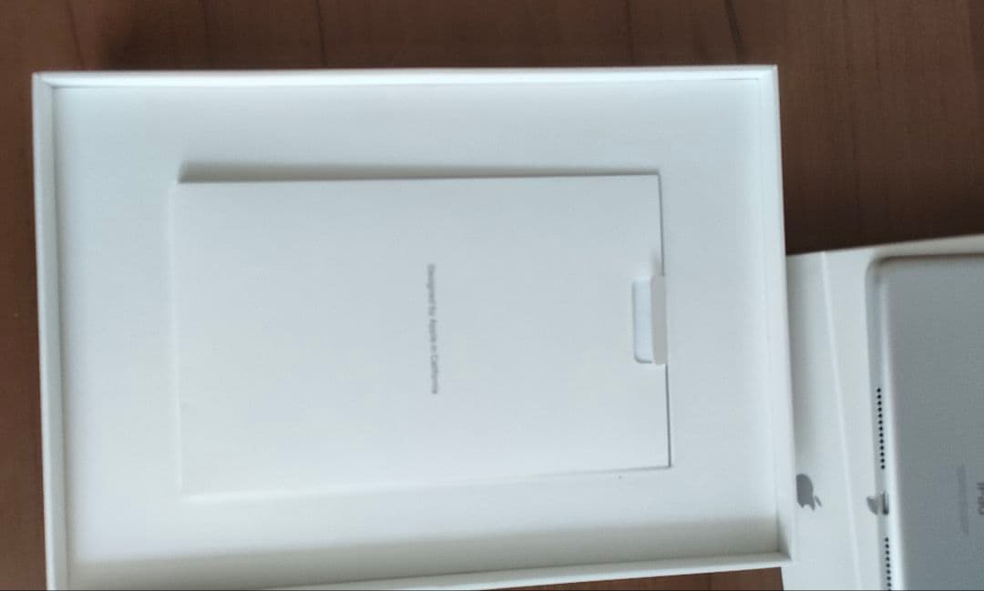iPad (第9世代) 64GB Wi-Fi シルバ 新品　送料込み