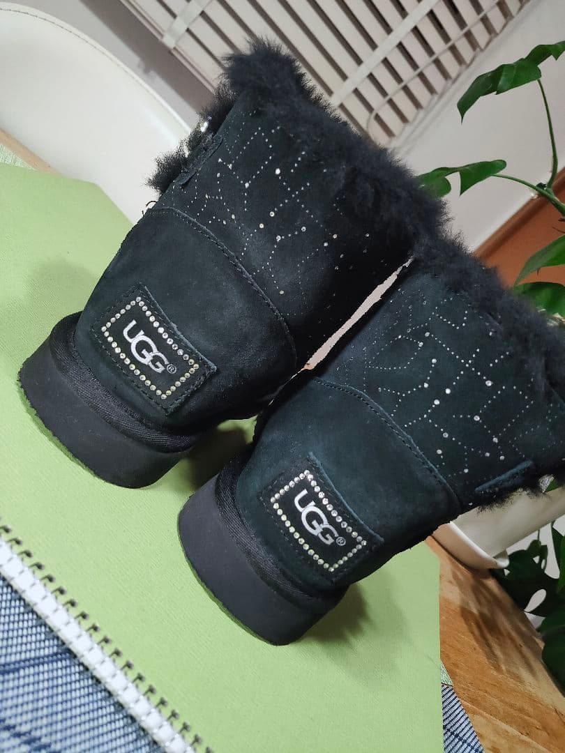 UGG アグ スワロフスキー 天体モチーフ 星座 ショートブーツ