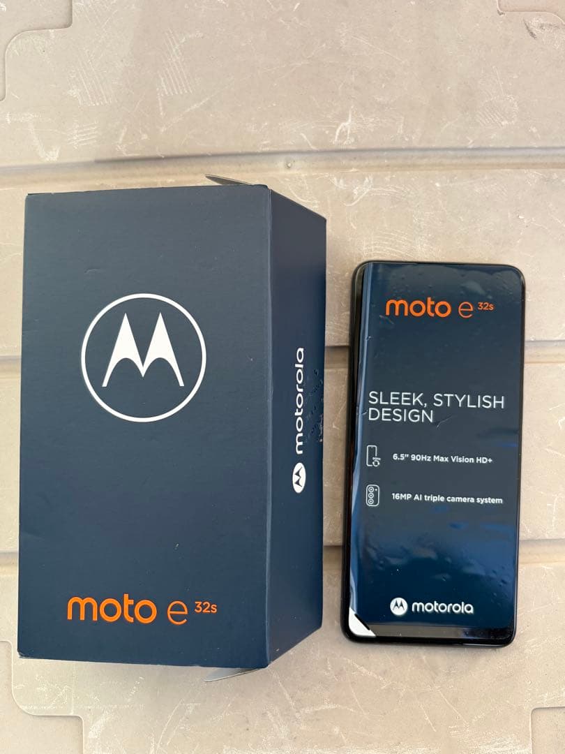 期間限定値下　Motorola moto e 32s 新品のカバーとフィルム付