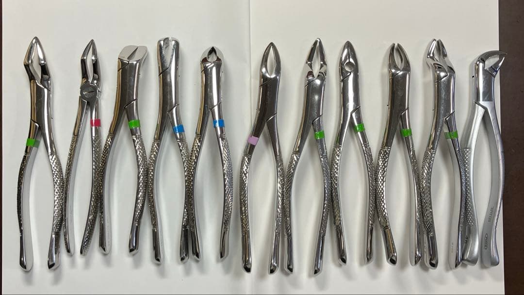 鉗子　【歯科医院】