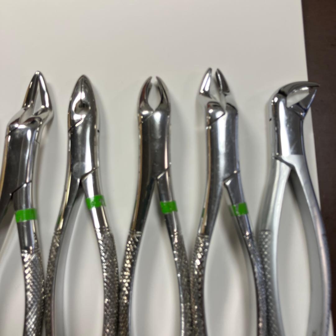 鉗子　【歯科医院】