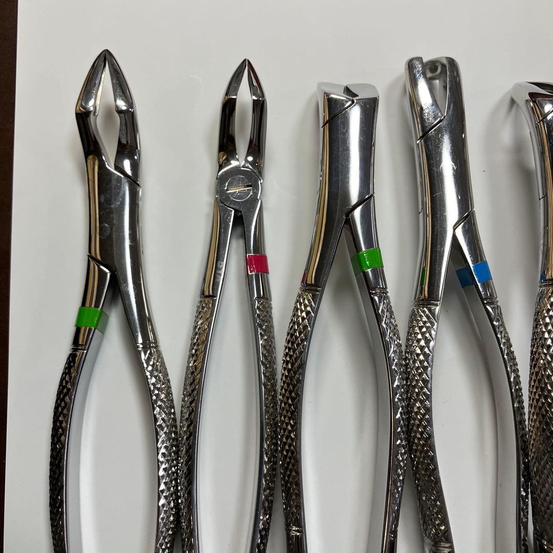 鉗子　【歯科医院】