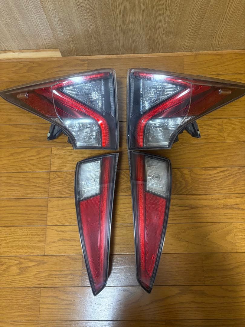 トヨタ 50系プリウス 前期 純正テールランプ左右セット
