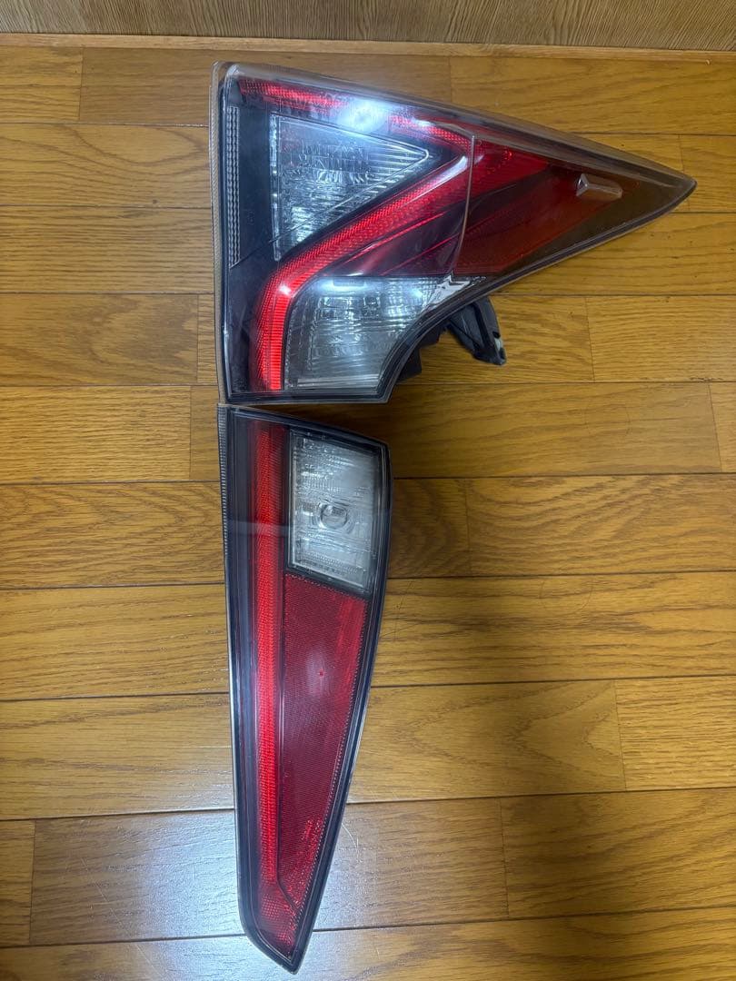 トヨタ 50系プリウス 前期 純正テールランプ左右セット
