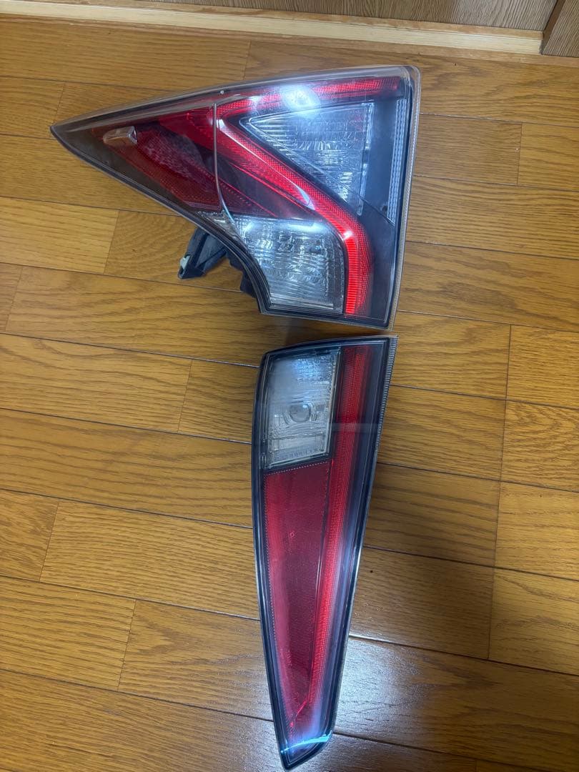 トヨタ 50系プリウス 前期 純正テールランプ左右セット
