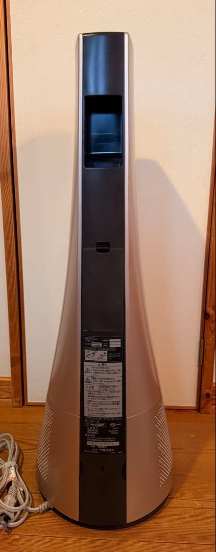 シャープ　プラズマクラスタースリムイオンファン（美品）