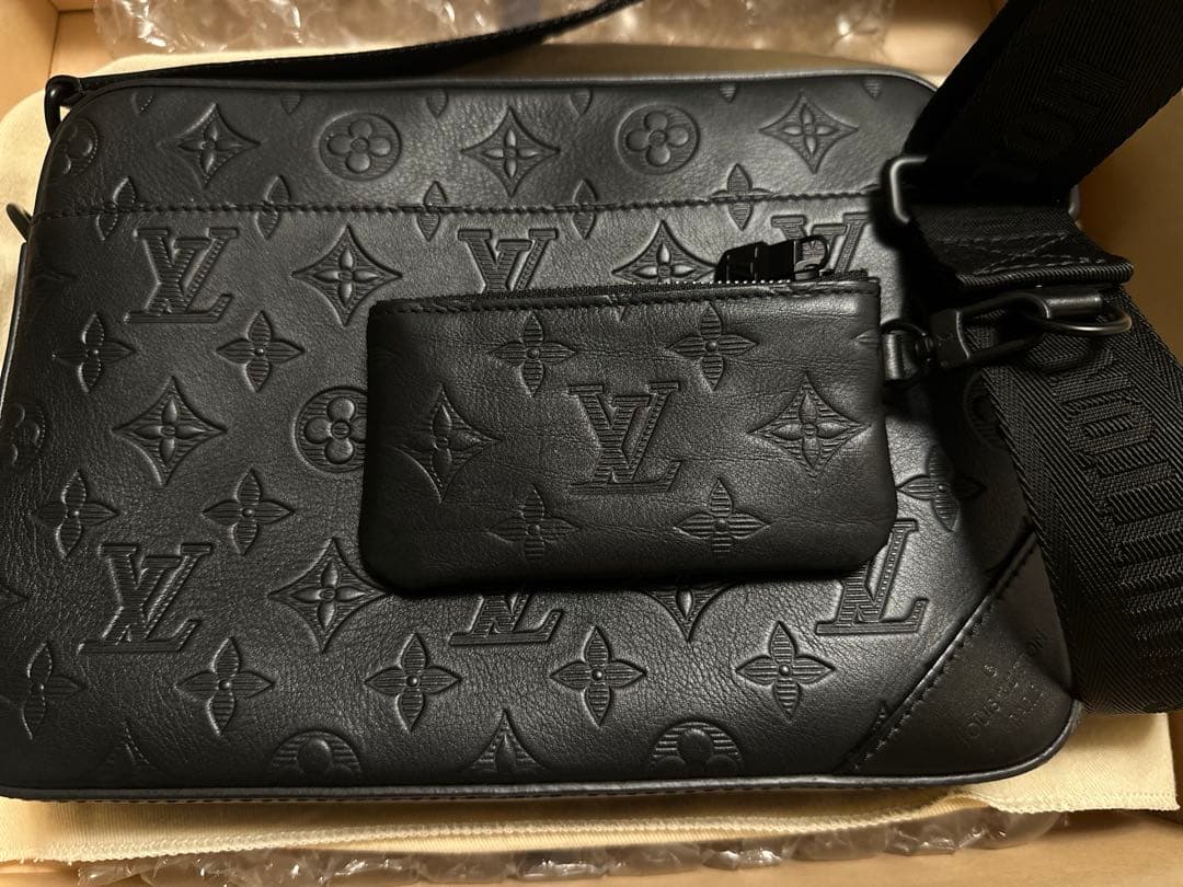 ⭐️Louis Vuitton⭐️ブラック メッセンジャーバッグ