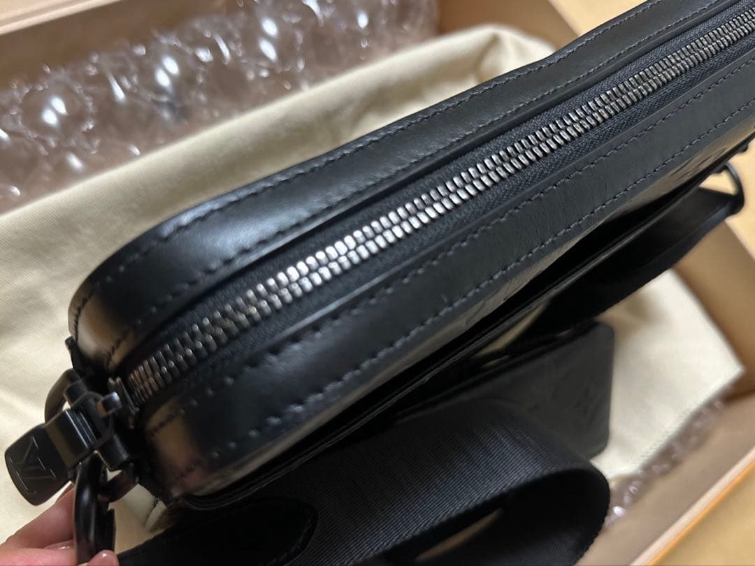 ⭐️Louis Vuitton⭐️ブラック メッセンジャーバッグ