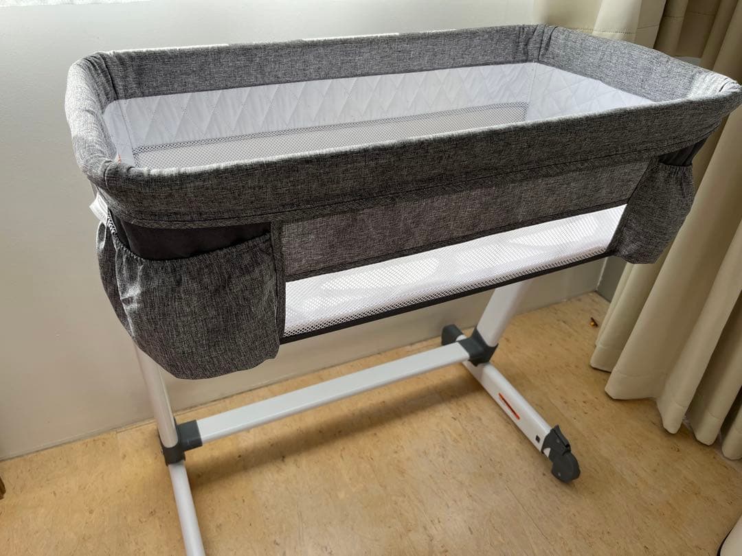 送料込み　匿名配送　Delta Children シモンズ　ベビーベッド