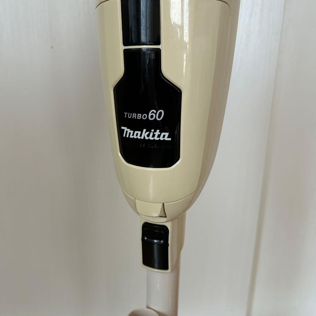 Makita スティッククリーナー TURBO 60 & スタンド付き