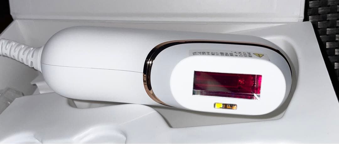 ほぼ未使用極美品　光総合美容器 BiiToⅡビートツー ホーム脱毛器　clear