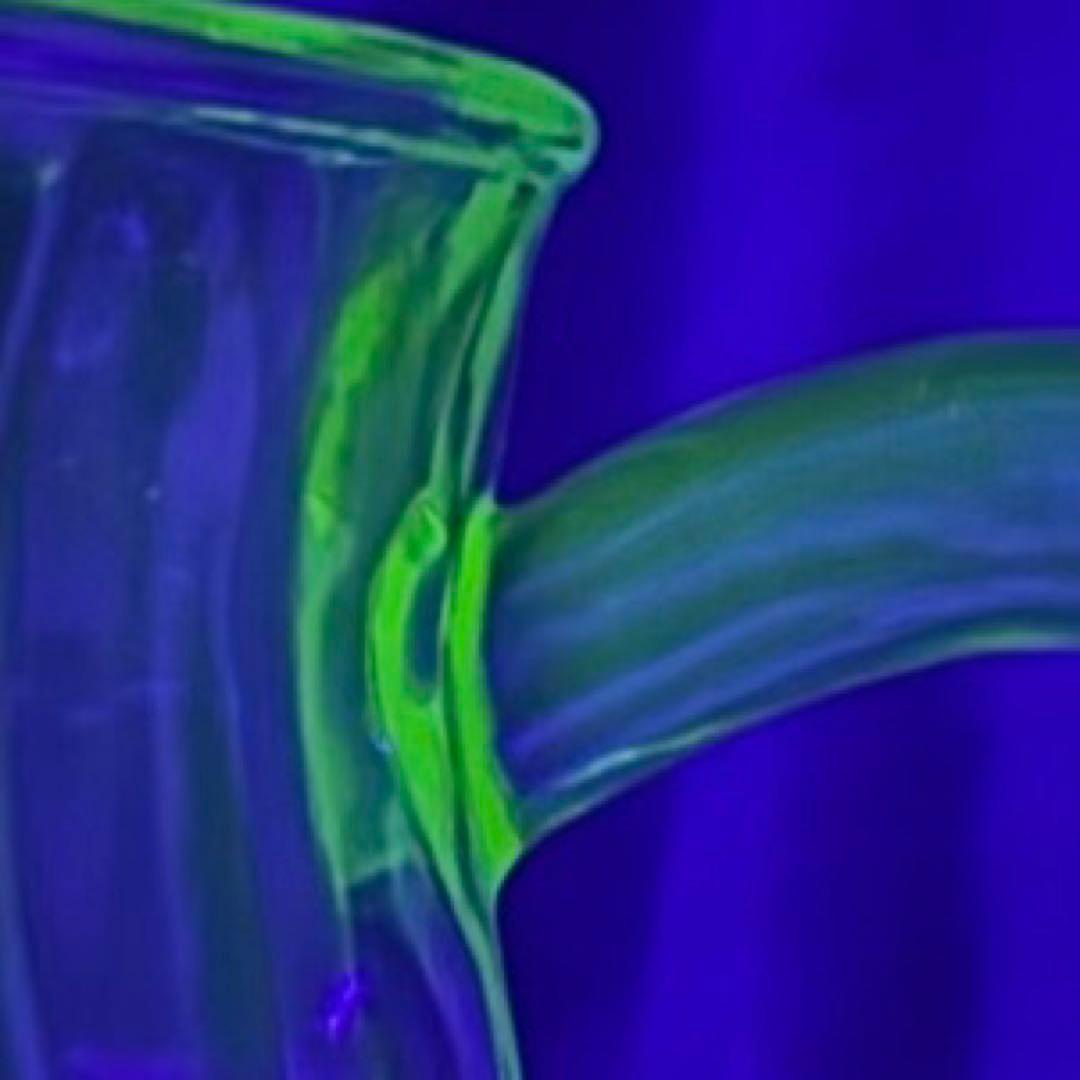 ヴィンテージ　ウランガラス　グリーン　ジャグ ／ ピッチャー