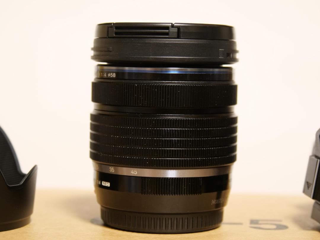 M.ZUIKO DIGITAL 12-45mm f/4 ズームレンズ
